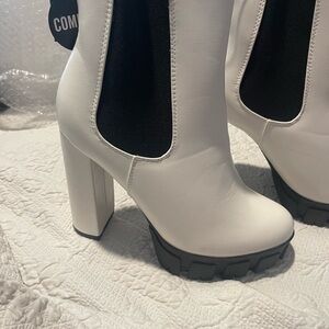 Streetwear Society Womens Sz 9’White block heel Chunky Black platform sole